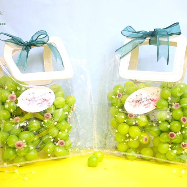Premium Muscat Green Grapes Hamper gift box by Fruiit Garden