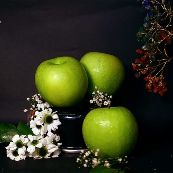 Fresh imported Granny Smith Apple by Fruiit Garden with crisp green apples